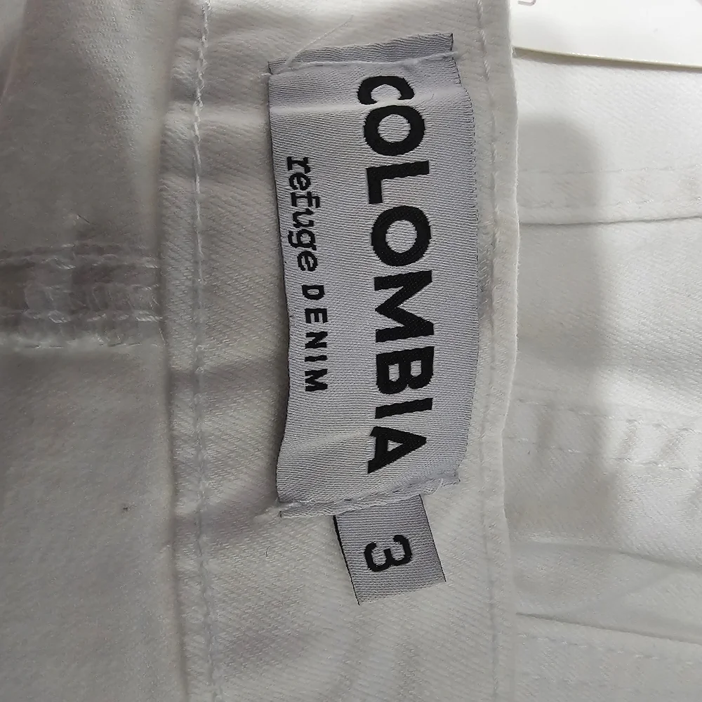 Refuge Colombia Ultra high Rise size 3 curvy denim white pants with tears